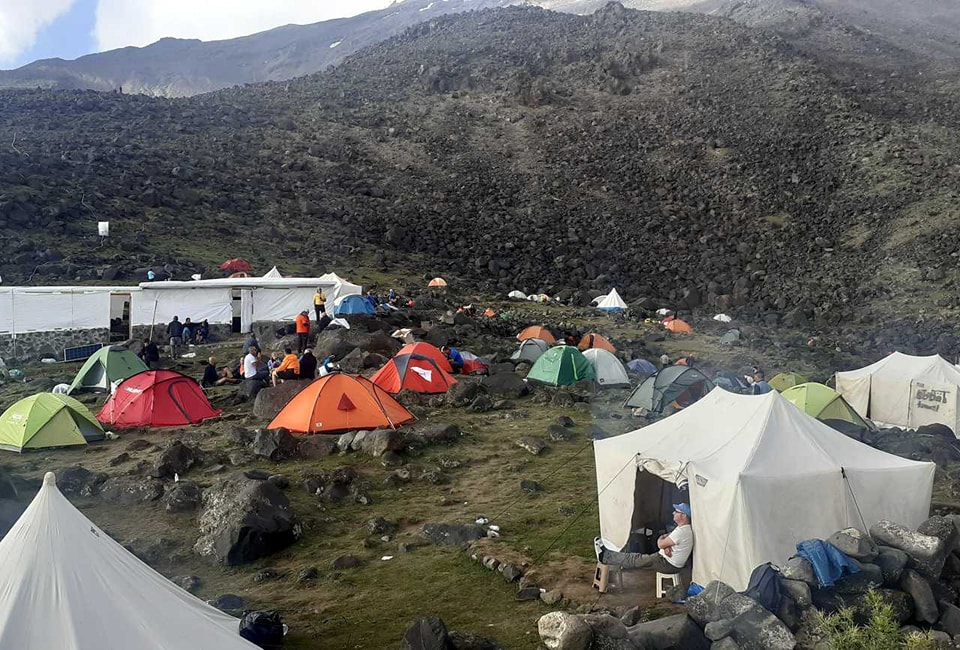 ✅ Jour 2 : Dogubeyazit – Camp de base (3300 m)