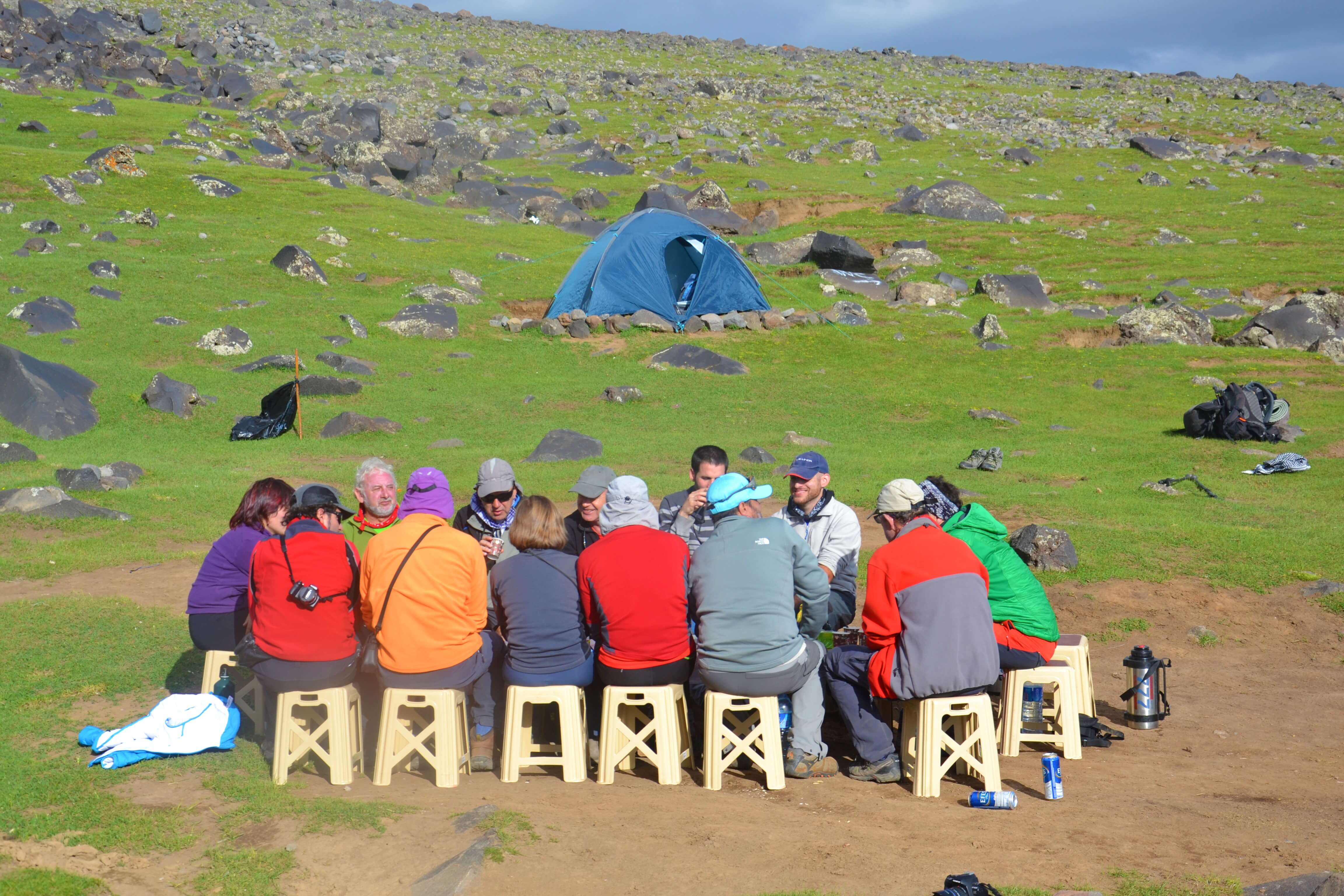 ✅ Jour 4 : Camp de base (3300 m) – Camp d'altitude (4200 m)