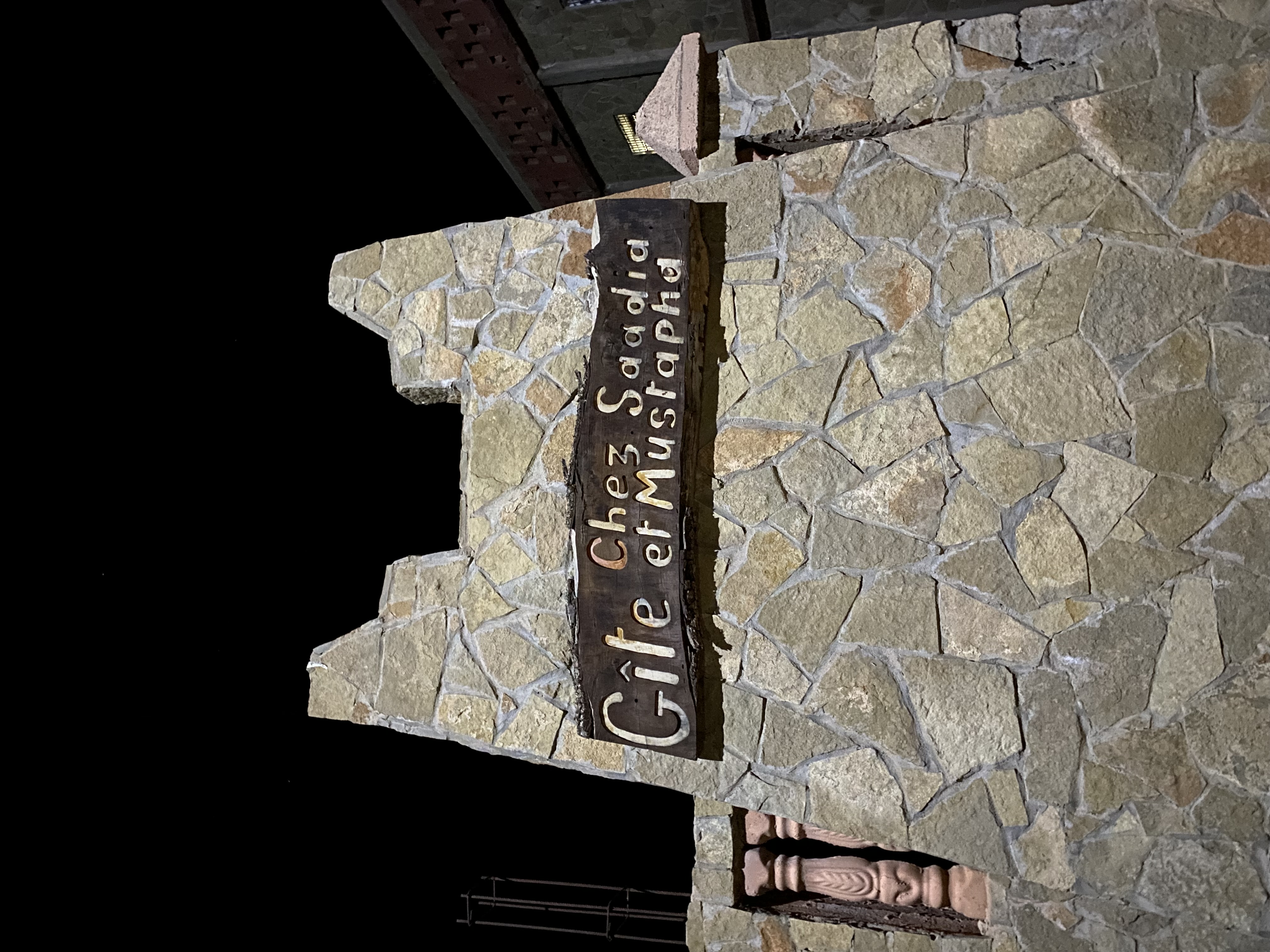 🚌 Jour 1 – Départ & Installation: